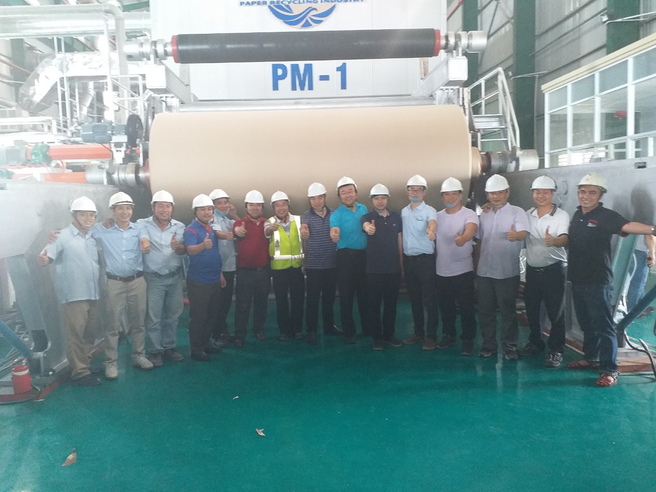 2020年12月，越南魁源紙業(yè)4000/550箱板紙順利開(kāi)機(jī)出紙